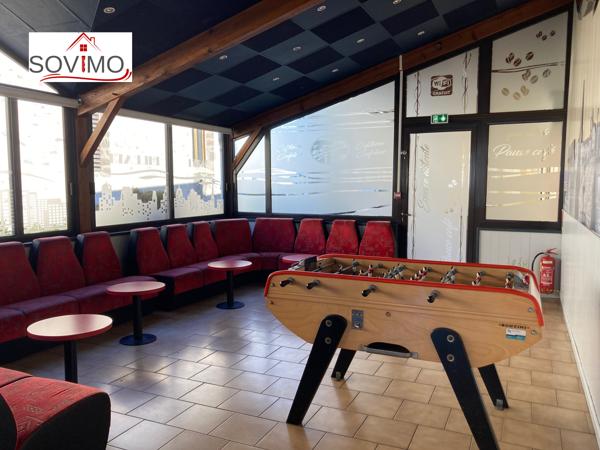 BELLE OPPORTUNITÉ COMMERCIALE : IMMEUBLE COMMERCIAL ET LOCATIF CAFETÉRIA/BAR/BILLARD, FONDS DE COMMERCE INCLUS