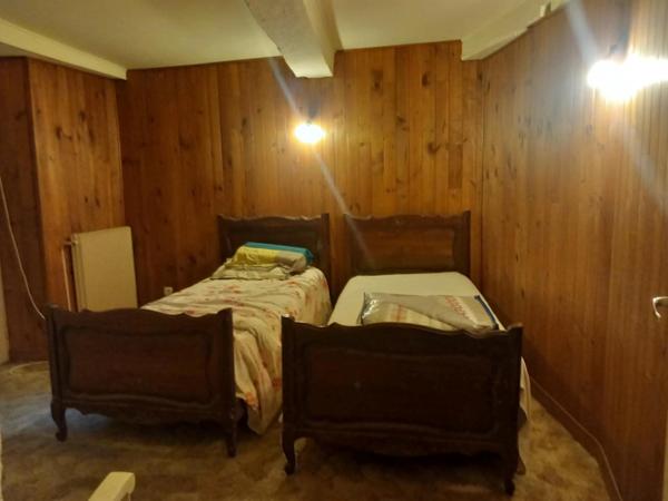 Immeuble de rapport avec local commercial loué THIERS (63)