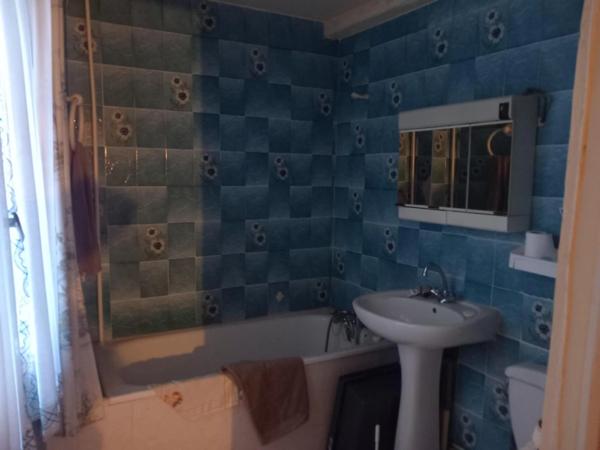 Immeuble de rapport avec local commercial loué THIERS (63)