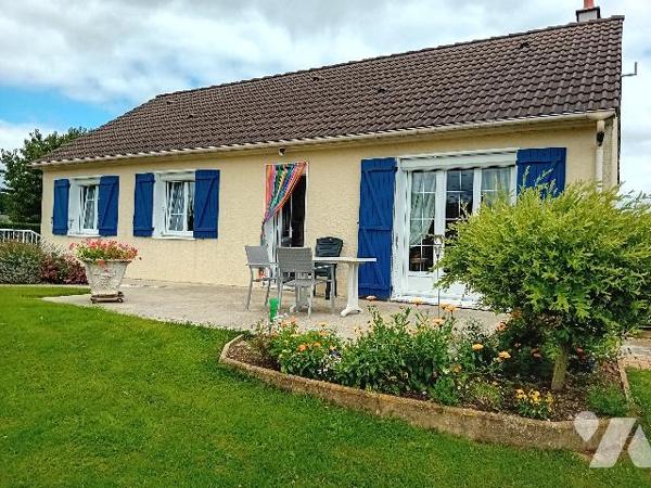 St M du Plessis. Pav: salle salon, cuis, 3 chs, sdb, wc. S/sol: gge, buanderie, atelier. Terrain.