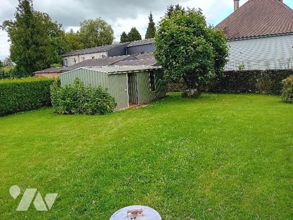 St M du Plessis. Pav: salle salon, cuis, 3 chs, sdb, wc. S/sol: gge, buanderie, atelier. Terrain.