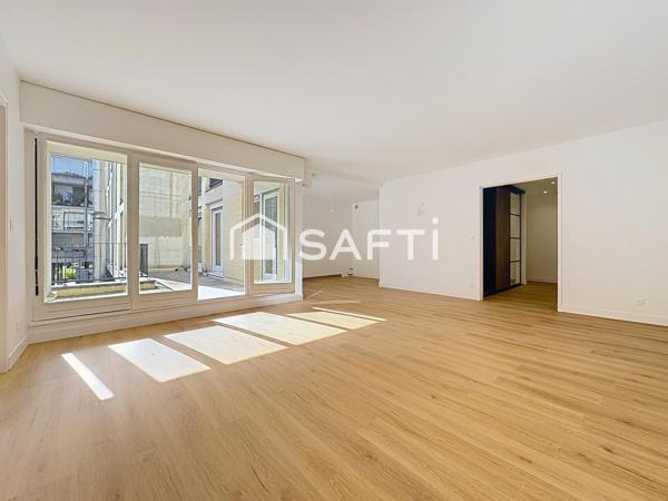 Appartement entièrement rénové avec terrasse, à 6 min à pied du RER de Chatou