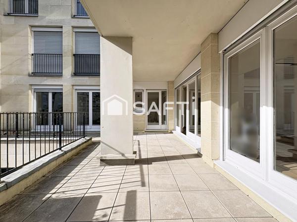 Appartement entièrement rénové avec terrasse, à 6 min à pied du RER de Chatou