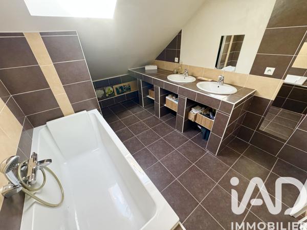 Maison à vendre 6 pièces 150 m² Saint-Hilaire-Saint-Mesmin