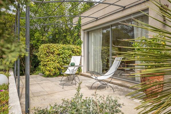 L'Élégance Architecturale Maison d'architecte Nimes 5 pièce(s) 182.8 m2