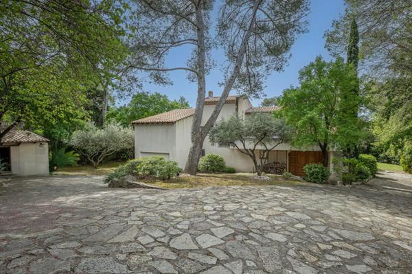 L'Élégance Architecturale Maison d'architecte Nimes 5 pièce(s) 182.8 m2