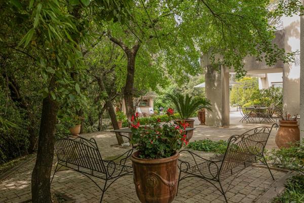 L'Élégance Architecturale Maison d'architecte Nimes 5 pièce(s) 182.8 m2