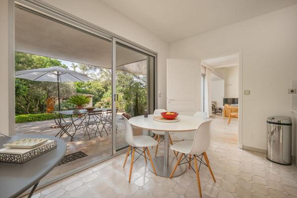 L'Élégance Architecturale Maison d'architecte Nimes 5 pièce(s) 182.8 m2