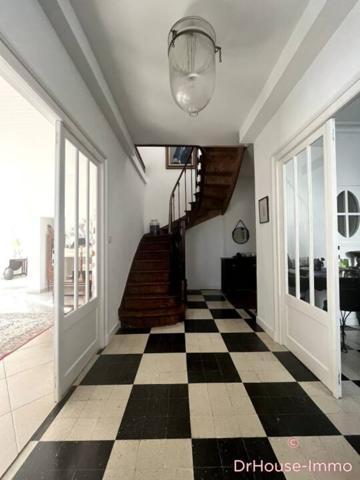 Maison à vendre 10 pièces de 300 m²