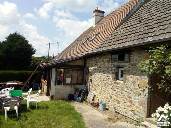 10 min. VILLAINES-LA-JUHEL (53), en campagne, maison d'habitation en pierres comprenant entrée,...