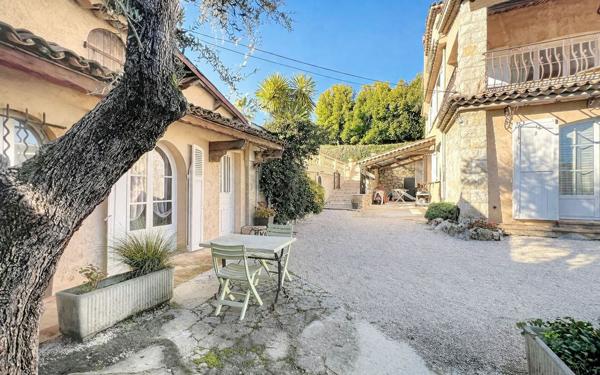 Maison à vendre    3 pièces •  Mougins