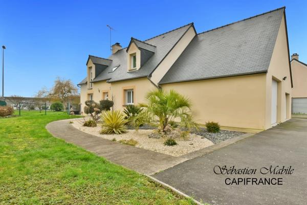 Maison contemporaine à vendre 4 chambres dont 1 au RDC, avec 2 doubles garages, (50) PONTORSON - Terrain de 2000 M²