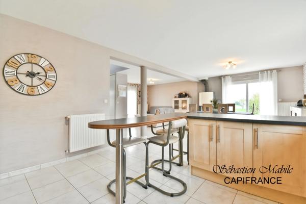 Maison contemporaine à vendre 4 chambres dont 1 au RDC, avec 2 doubles garages, (50) PONTORSON - Terrain de 2000 M²