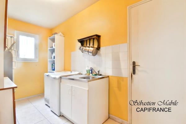 Maison contemporaine à vendre 4 chambres dont 1 au RDC, avec 2 doubles garages, (50) PONTORSON - Terrain de 2000 M²