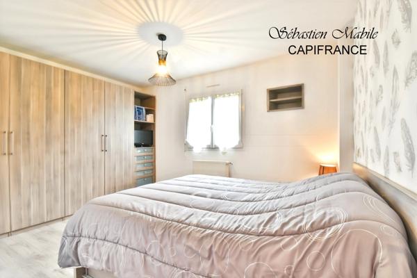 Maison contemporaine à vendre 4 chambres dont 1 au RDC, avec 2 doubles garages, (50) PONTORSON - Terrain de 2000 M²