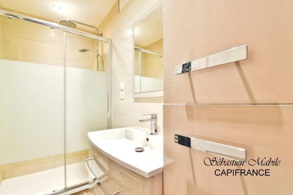 Maison contemporaine à vendre 4 chambres dont 1 au RDC, avec 2 doubles garages, (50) PONTORSON - Terrain de 2000 M²