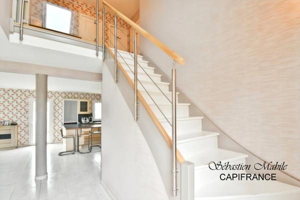 Maison contemporaine à vendre 4 chambres dont 1 au RDC, avec 2 doubles garages, (50) PONTORSON - Terrain de 2000 M²