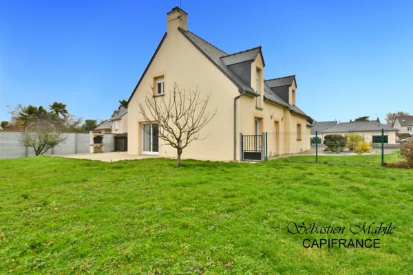 Maison contemporaine à vendre 4 chambres dont 1 au RDC, avec 2 doubles garages, (50) PONTORSON - Terrain de 2000 M²