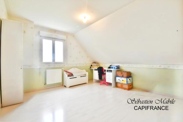 Maison contemporaine à vendre 4 chambres dont 1 au RDC, avec 2 doubles garages, (50) PONTORSON - Terrain de 2000 M²