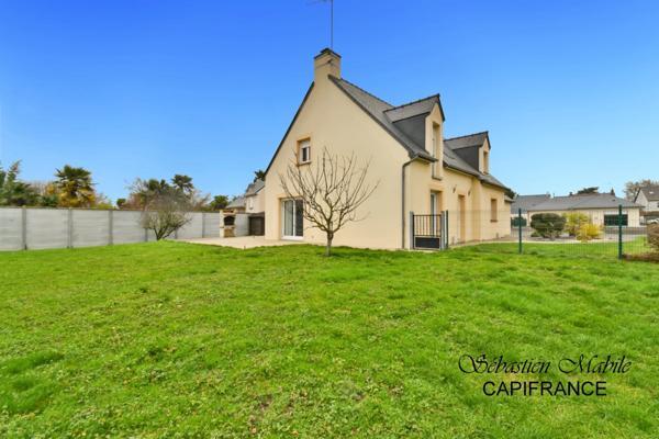 Maison contemporaine à vendre 4 chambres dont 1 au RDC, avec 2 doubles garages, (50) PONTORSON - Terrain de 2000 M²