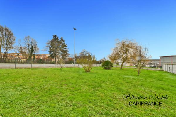 Maison contemporaine à vendre 4 chambres dont 1 au RDC, avec 2 doubles garages, (50) PONTORSON - Terrain de 2000 M²