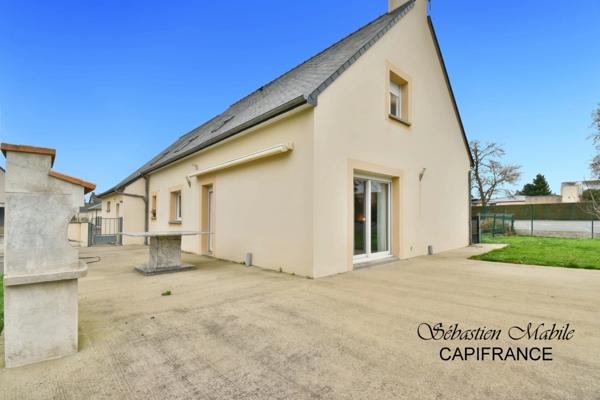 Maison contemporaine à vendre 4 chambres dont 1 au RDC, avec 2 doubles garages, (50) PONTORSON - Terrain de 2000 M²