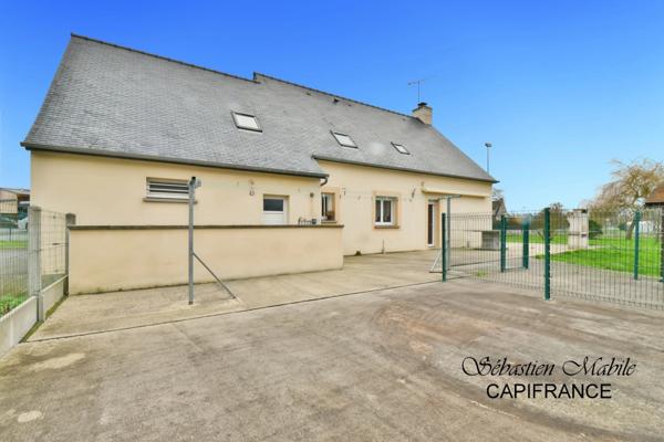 Maison contemporaine à vendre 4 chambres dont 1 au RDC, avec 2 doubles garages, (50) PONTORSON - Terrain de 2000 M²