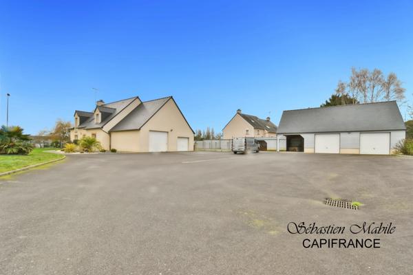 Maison contemporaine à vendre 4 chambres dont 1 au RDC, avec 2 doubles garages, (50) PONTORSON - Terrain de 2000 M²