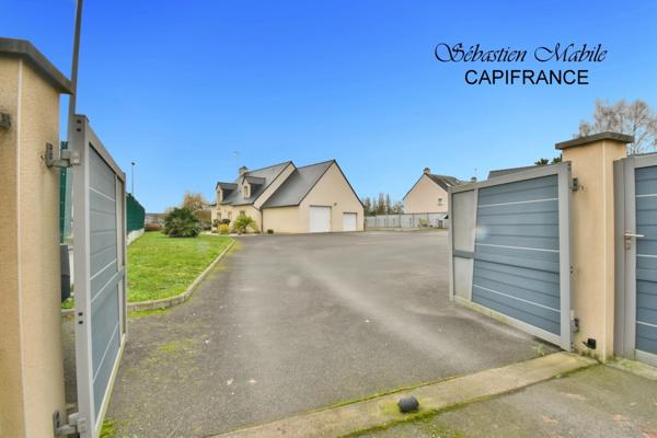 Maison contemporaine à vendre 4 chambres dont 1 au RDC, avec 2 doubles garages, (50) PONTORSON - Terrain de 2000 M²