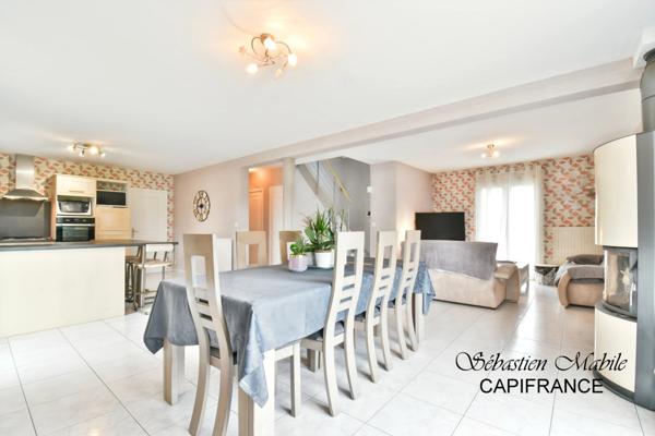 Maison contemporaine à vendre 4 chambres dont 1 au RDC, avec 2 doubles garages, (50) PONTORSON - Terrain de 2000 M²