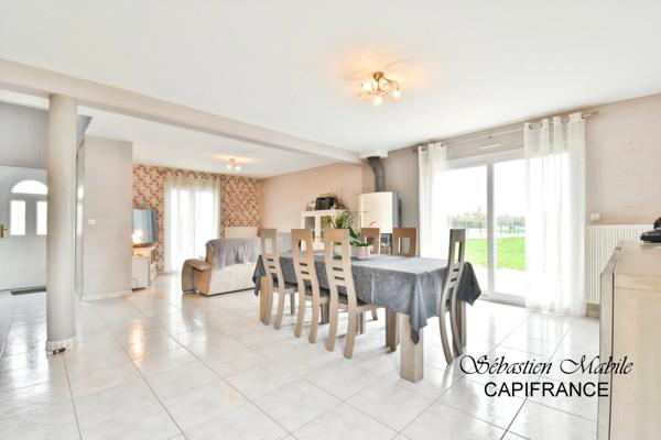 Maison contemporaine à vendre 4 chambres dont 1 au RDC, avec 2 doubles garages, (50) PONTORSON - Terrain de 2000 M²