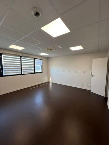 Laval Bureaux 68 m2