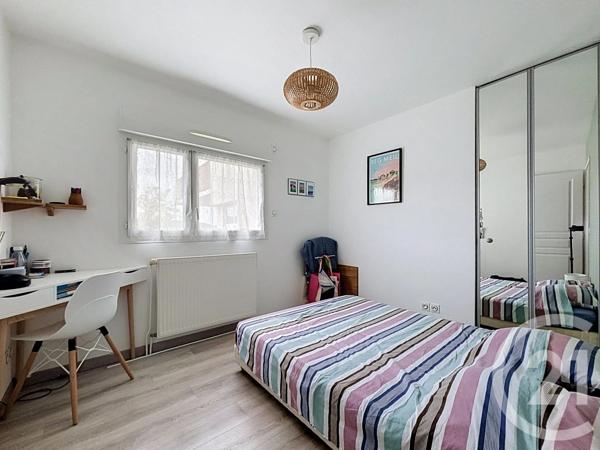 Appartement F3 à vendre  3 pièces - 61,47 m 2   CLERMONT FERRAND  - 63