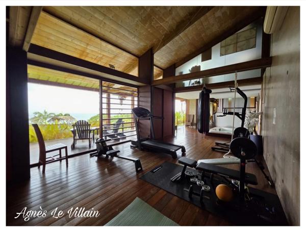Villa d'Architecte d'Exception sur 4 500 m2 Vue Mer