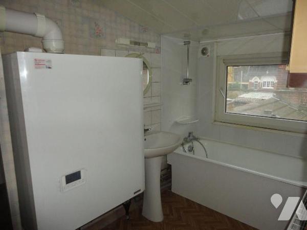 A VENDRE sur NIEPPE dans le NORD (59)- MAISON de ville avec GARAGE comprenant Un salon un séjou...