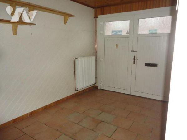 A VENDRE sur NIEPPE dans le NORD (59)- MAISON de ville avec GARAGE comprenant Un salon un séjou...