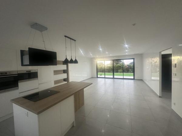Villa plain pied de 104m2 habitable sur un terrain 3 faces avec garage