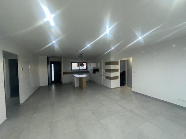 Villa plain pied de 104m2 habitable sur un terrain 3 faces avec garage