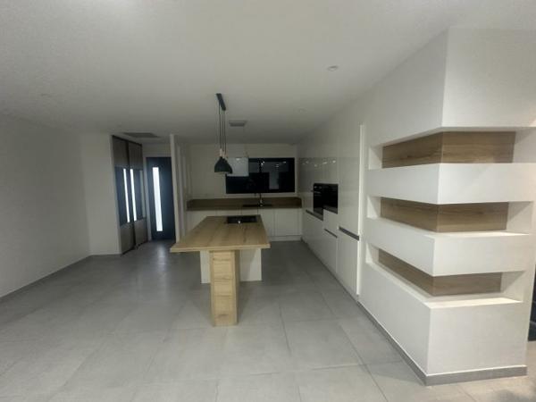 Villa plain pied de 104m2 habitable sur un terrain 3 faces avec garage