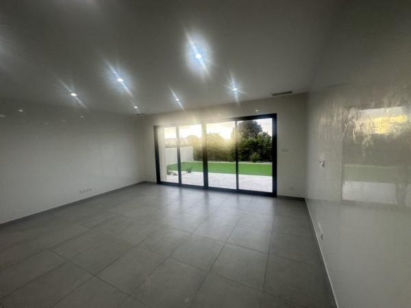 Villa plain pied de 104m2 habitable sur un terrain 3 faces avec garage