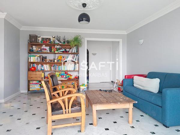 Appartement traversant au pied du métro