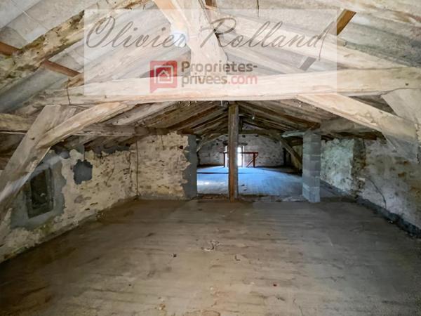 49380 - Faveraye Machelles Maison à rénover de 83 m² avec grenier aménageable sut terrain clos de 400 m²
