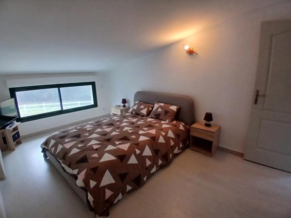Grande propriété de 3 chambres située sur un terrain de 65 hectares avec potentiel de revenus (actuellement un parc de chasse)
