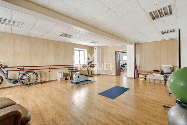 Duplex de 175M2 au sol et locaux commerciaux au rez-de-chaussée de 220m2