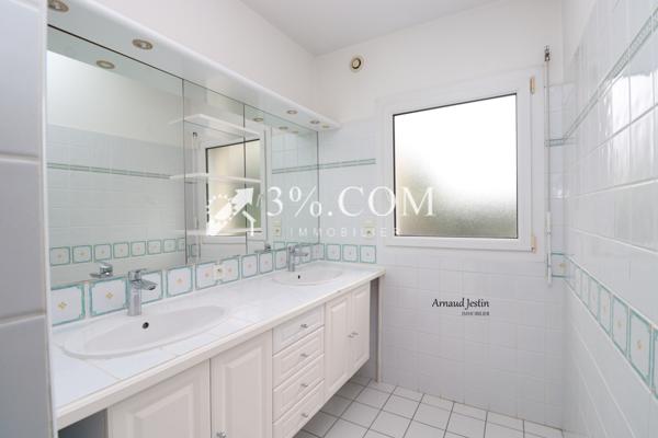 Maison 9 pièce(s) 5 chambre(s) 176 m²