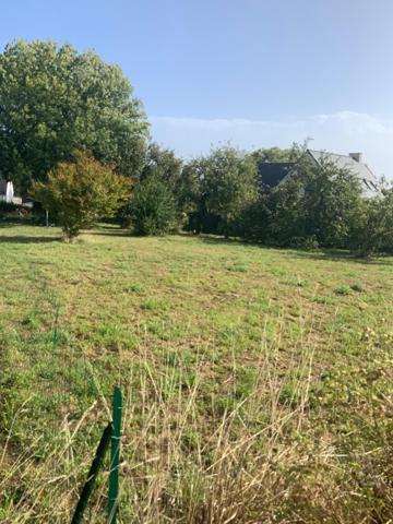 Beau terrain hors lotissement en cours de viabilisation