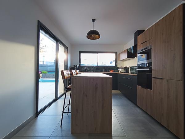 Magnifique contemporaine de 4 chambres à vendre idéalement située à Vannes dans secteur recherché