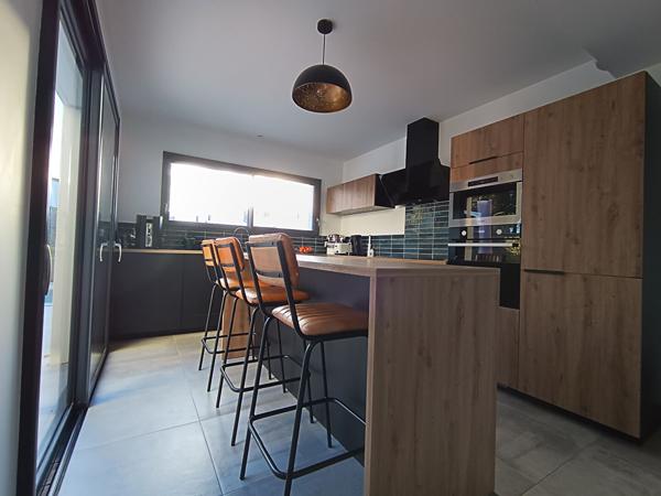 Magnifique contemporaine de 4 chambres à vendre idéalement située à Vannes dans secteur recherché