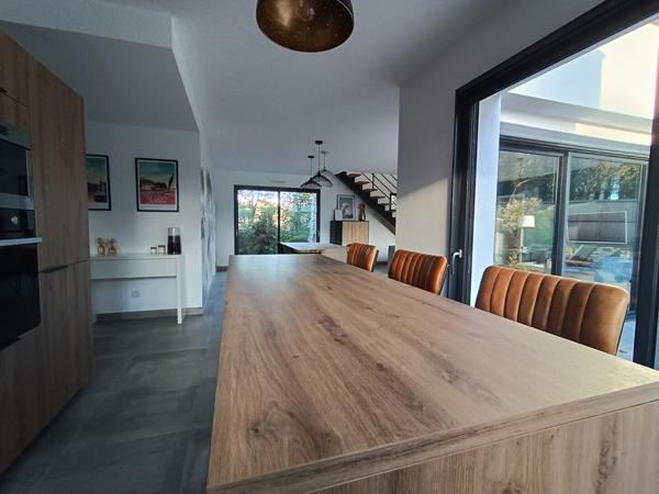 Magnifique contemporaine de 4 chambres à vendre idéalement située à Vannes dans secteur recherché