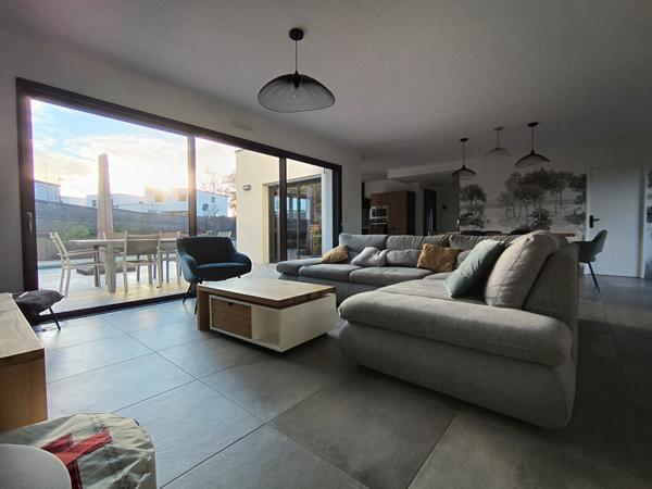 Magnifique contemporaine de 4 chambres à vendre idéalement située à Vannes dans secteur recherché